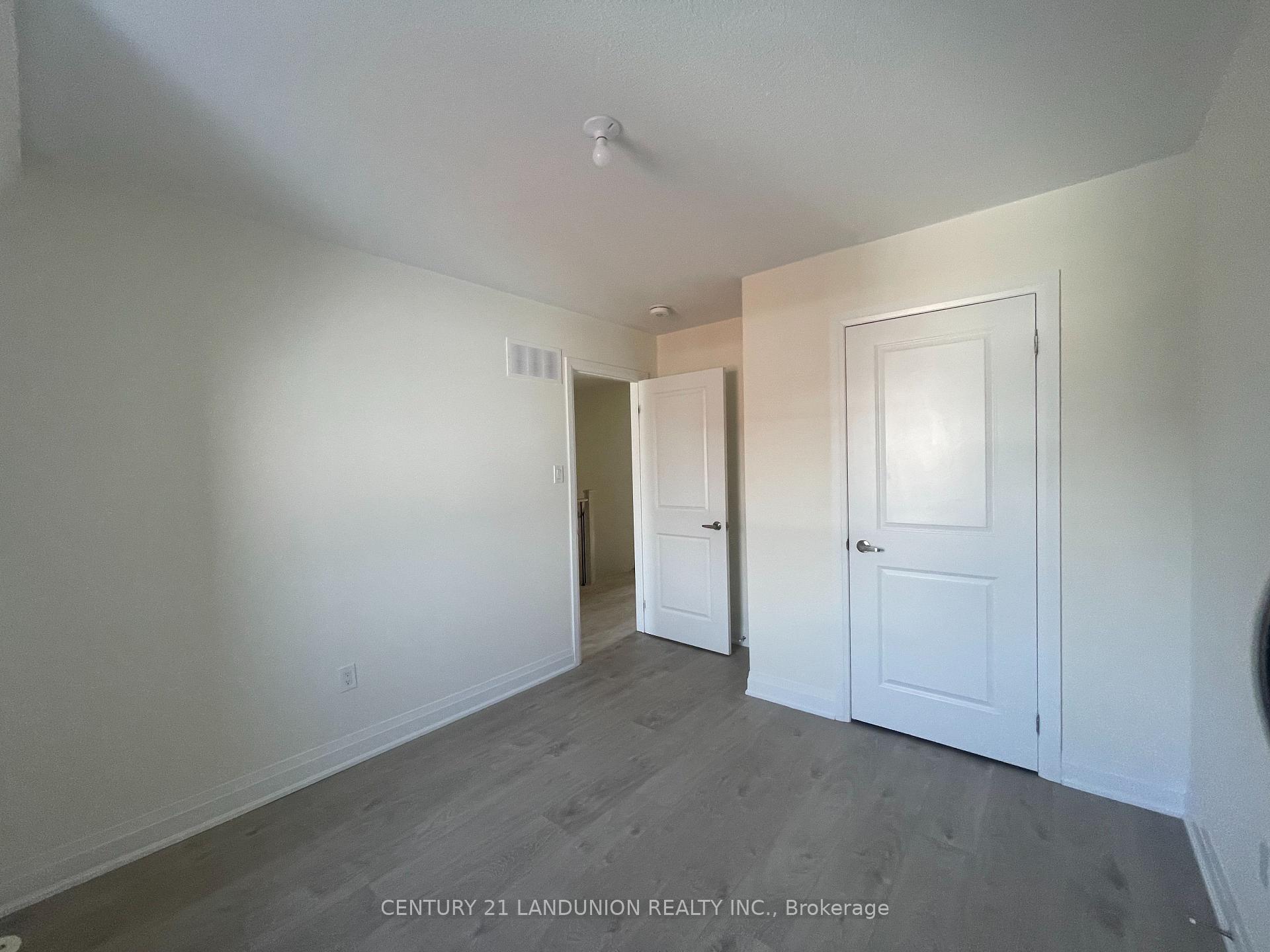 Photo 24 of 17 McConaghy Court, Vaughan, Maple — HOMEH
