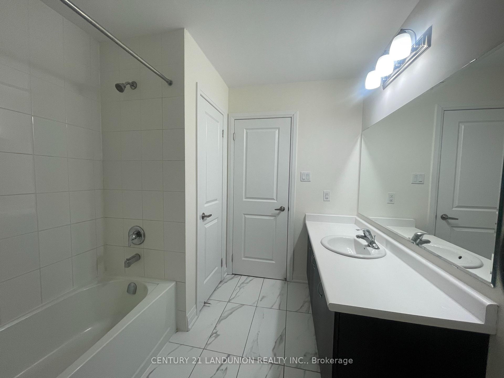 Photo 26 of 17 McConaghy Court, Vaughan, Maple — HOMEH