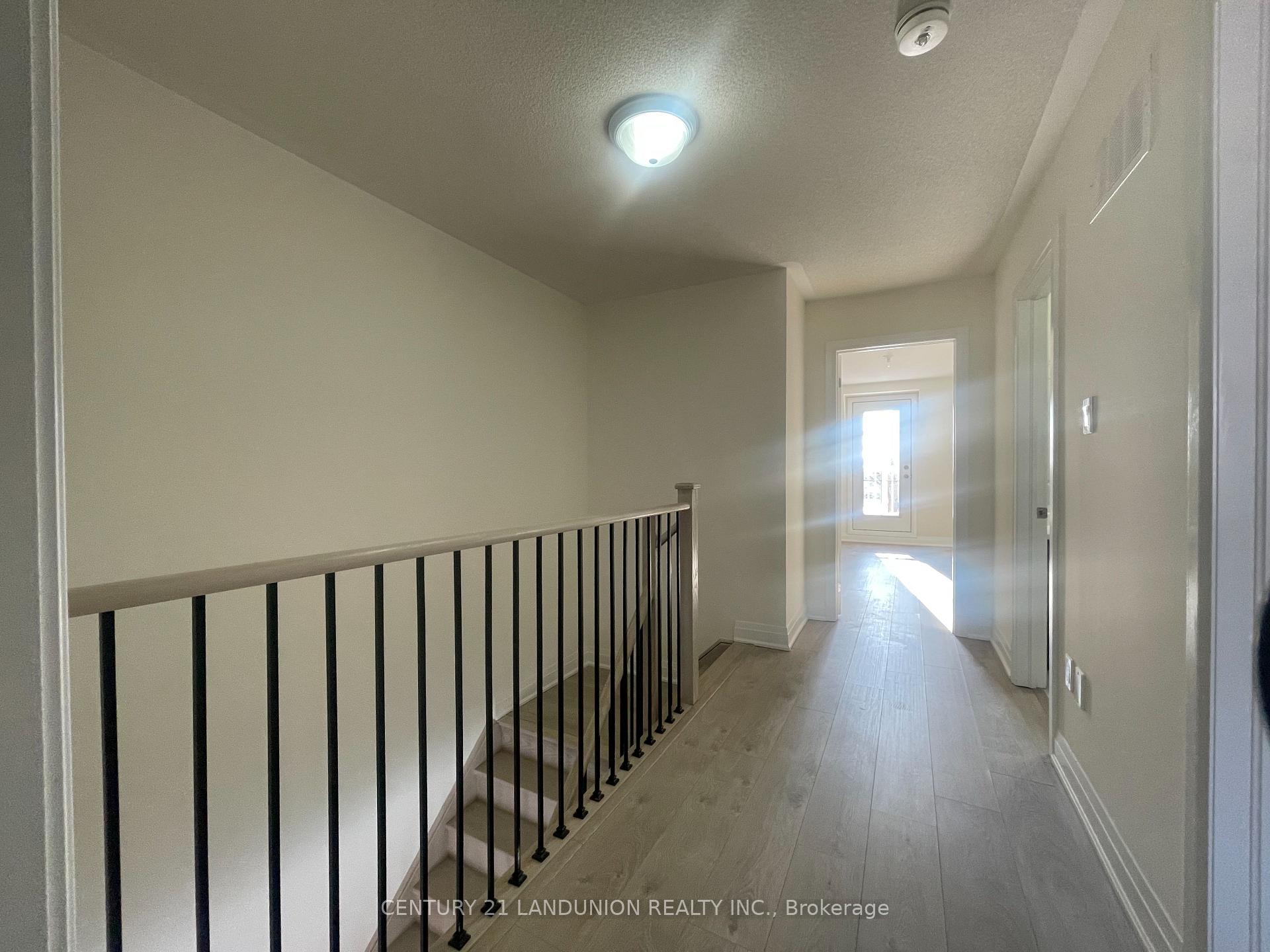 Photo 27 of 17 McConaghy Court, Vaughan, Maple — HOMEH