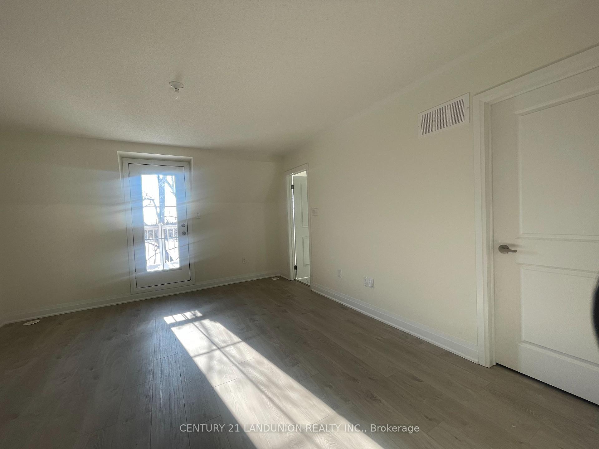 Photo 28 of 17 McConaghy Court, Vaughan, Maple — HOMEH