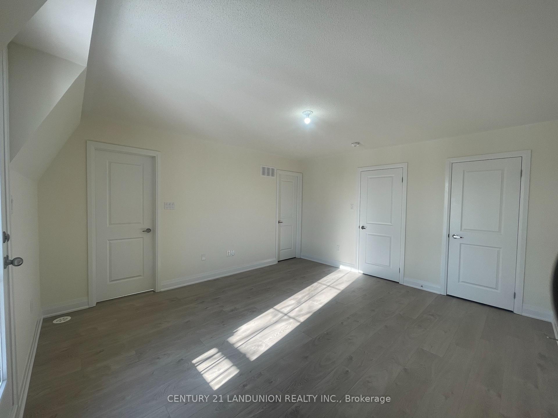 Photo 30 of 17 McConaghy Court, Vaughan, Maple — HOMEH