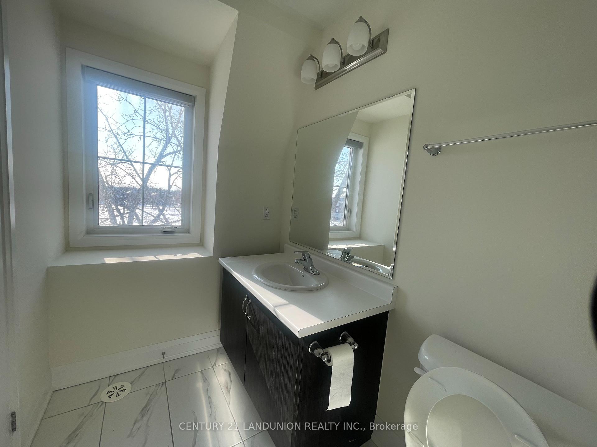 Photo 31 of 17 McConaghy Court, Vaughan, Maple — HOMEH
