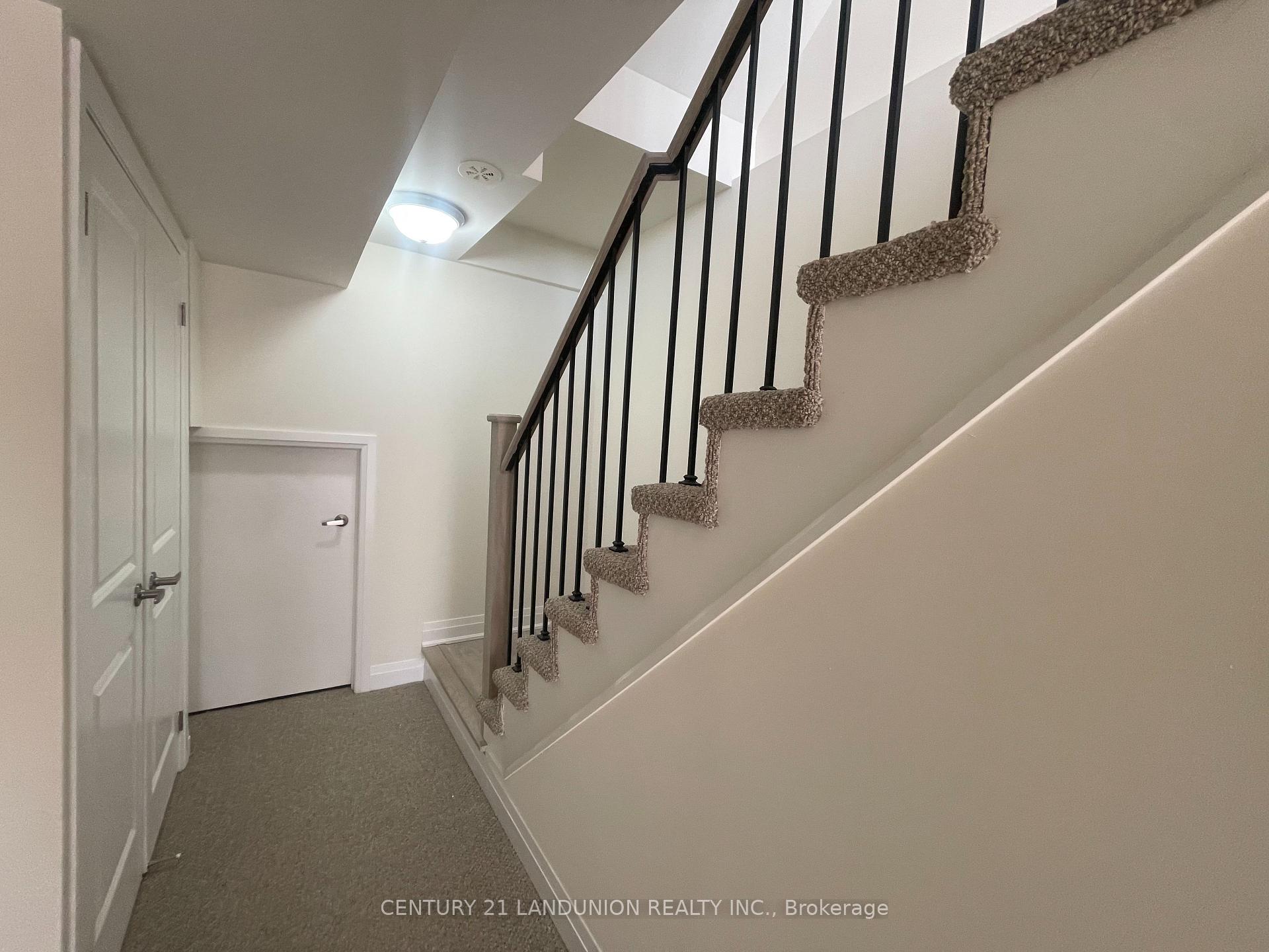 Photo 34 of 17 McConaghy Court, Vaughan, Maple — HOMEH