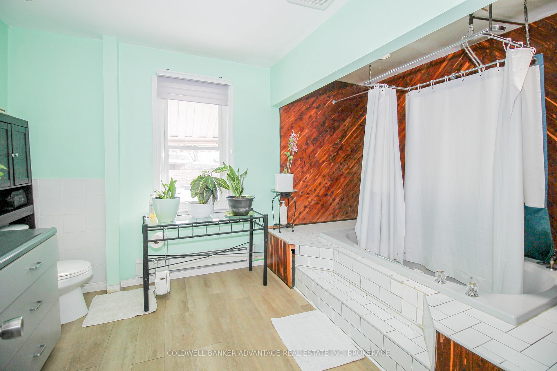 Photo 18 of 534 Lincoln Street, Welland, Lincoln/Crowland — HOMEH