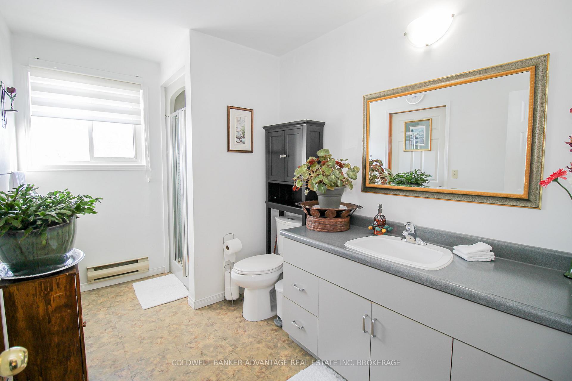 Photo 32 of 534 Lincoln Street, Welland, Lincoln/Crowland — HOMEH