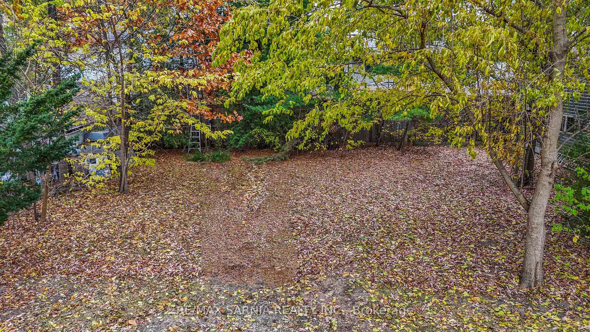 Photo 3 of 1556 Marjories Way, Sarnia — HOMEH