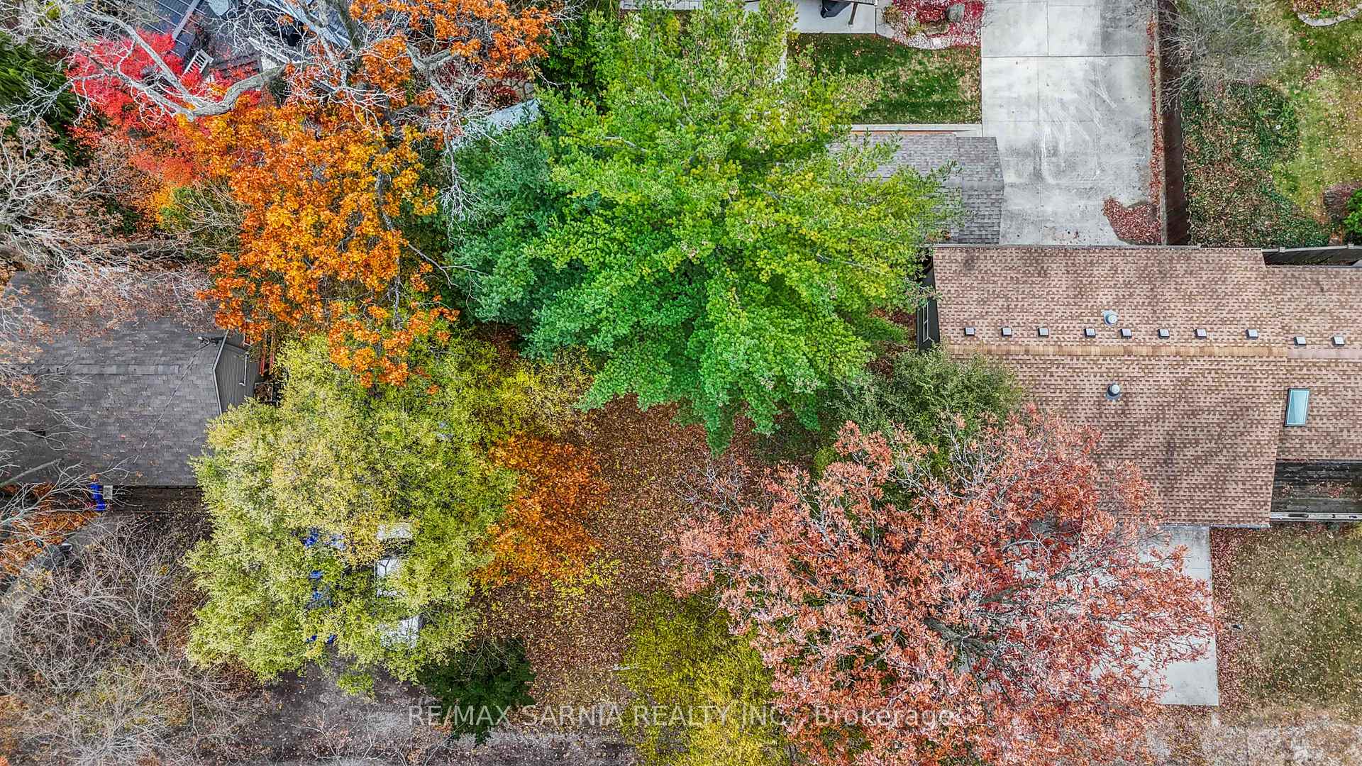 Photo 5 of 1556 Marjories Way, Sarnia — HOMEH