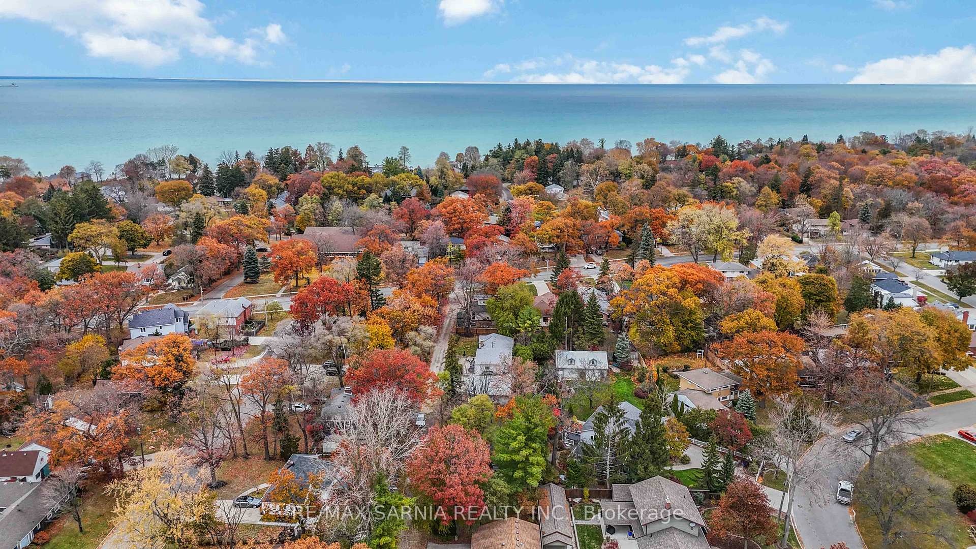Photo 9 of 1556 Marjories Way, Sarnia — HOMEH