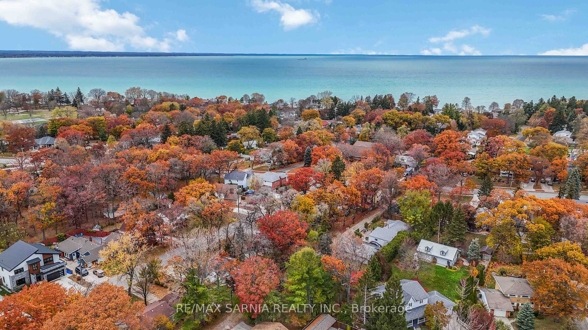 Photo 10 of 1556 Marjories Way, Sarnia — HOMEH
