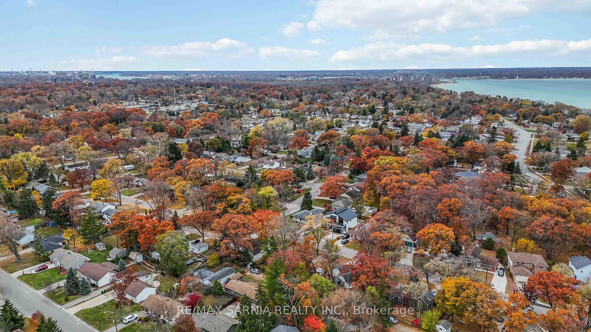 Photo 12 of 1556 Marjories Way, Sarnia — HOMEH