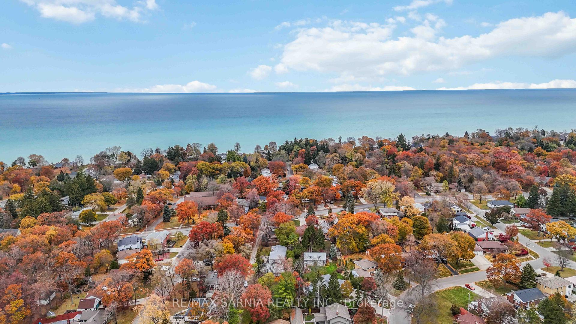 Photo 13 of 1556 Marjories Way, Sarnia — HOMEH