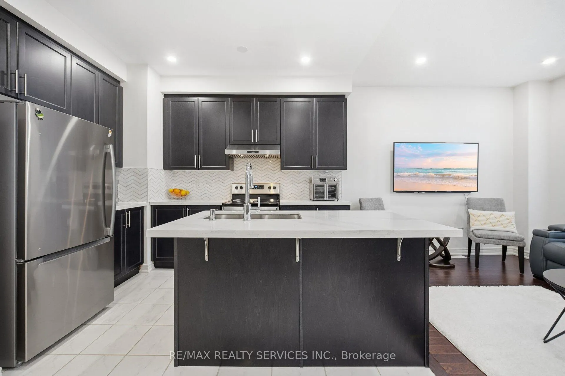 Photo 7 of 127 Adventura Road, Brampton, Northwest Brampton — HOMEH