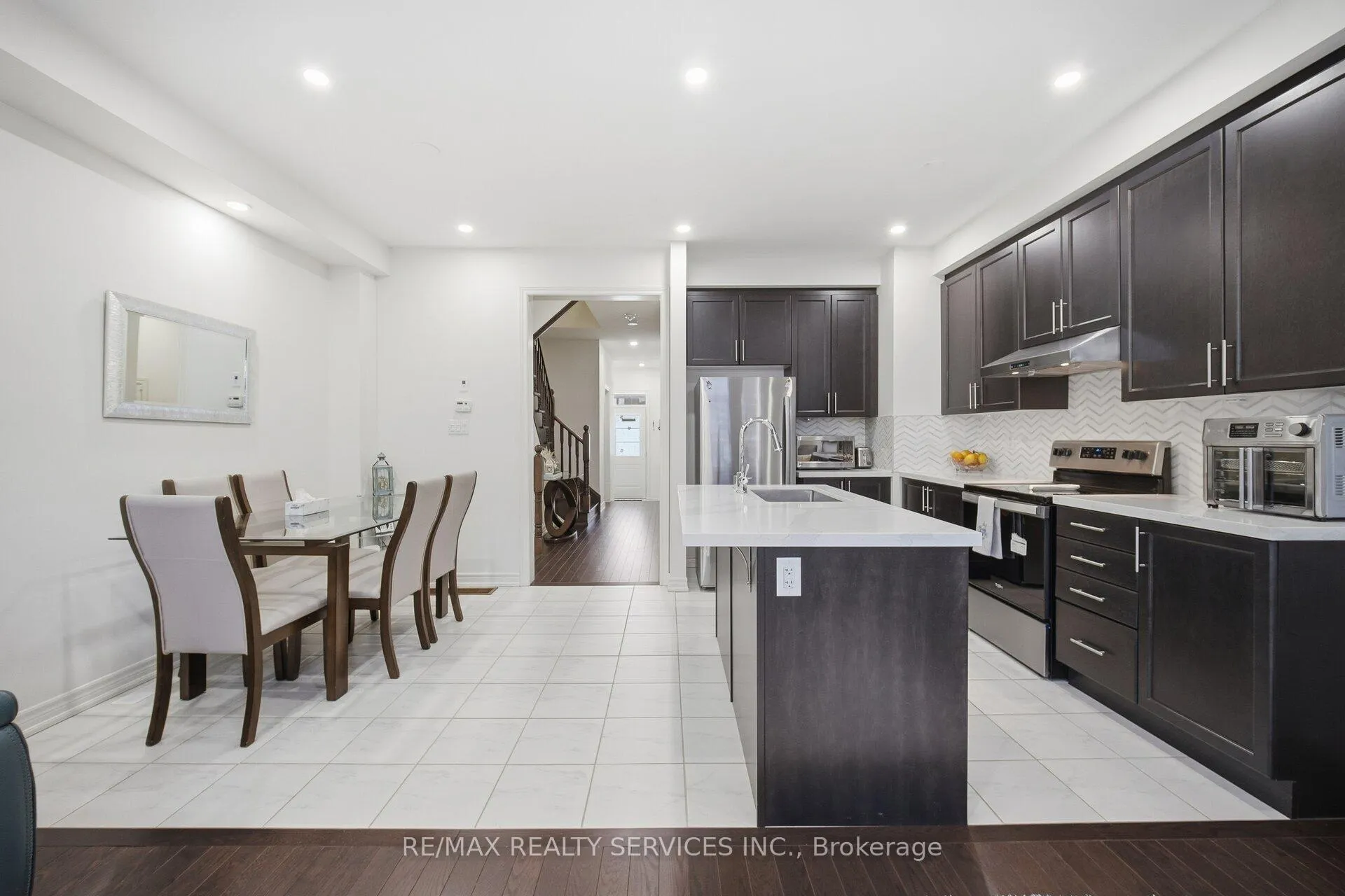 Photo 8 of 127 Adventura Road, Brampton, Northwest Brampton — HOMEH