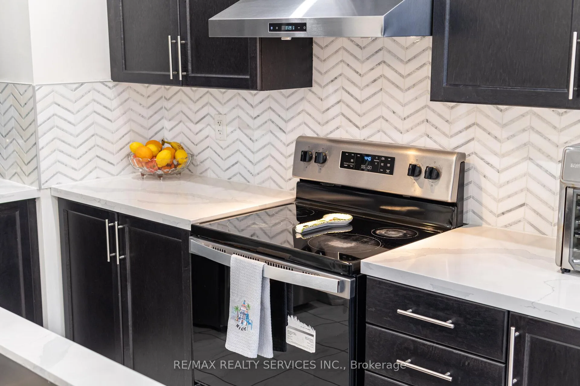 Photo 9 of 127 Adventura Road, Brampton, Northwest Brampton — HOMEH