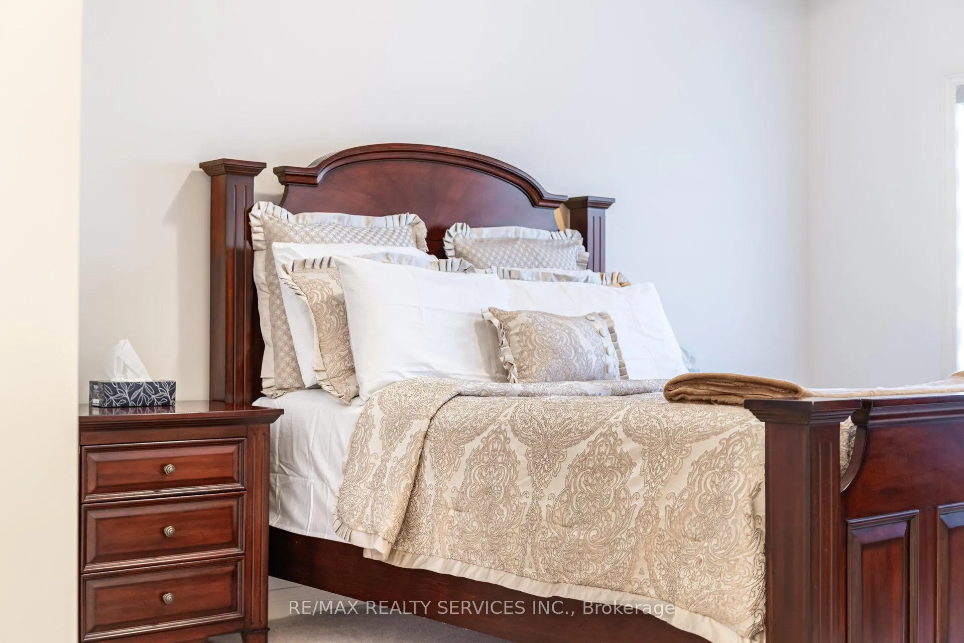 Photo 21 of 127 Adventura Road, Brampton, Northwest Brampton — HOMEH