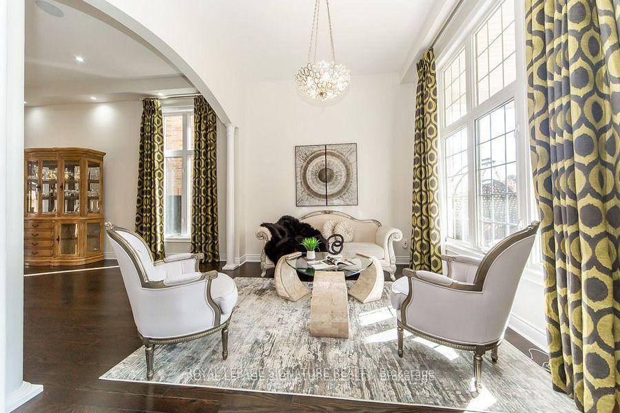 Photo 4 of 37 Royal West Drive, Brampton, Credit Valley — HOMEH