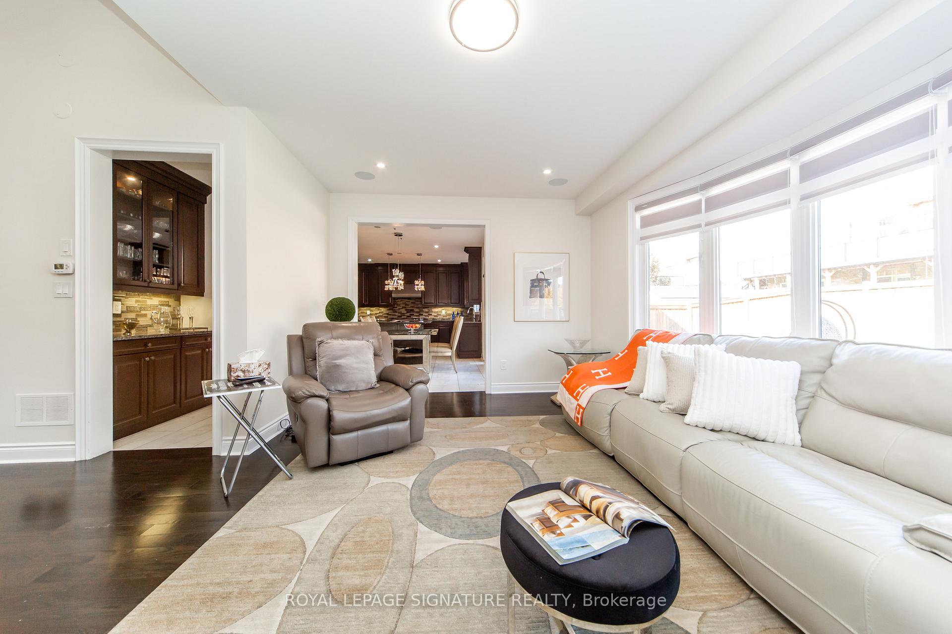 Photo 6 of 37 Royal West Drive, Brampton, Credit Valley — HOMEH