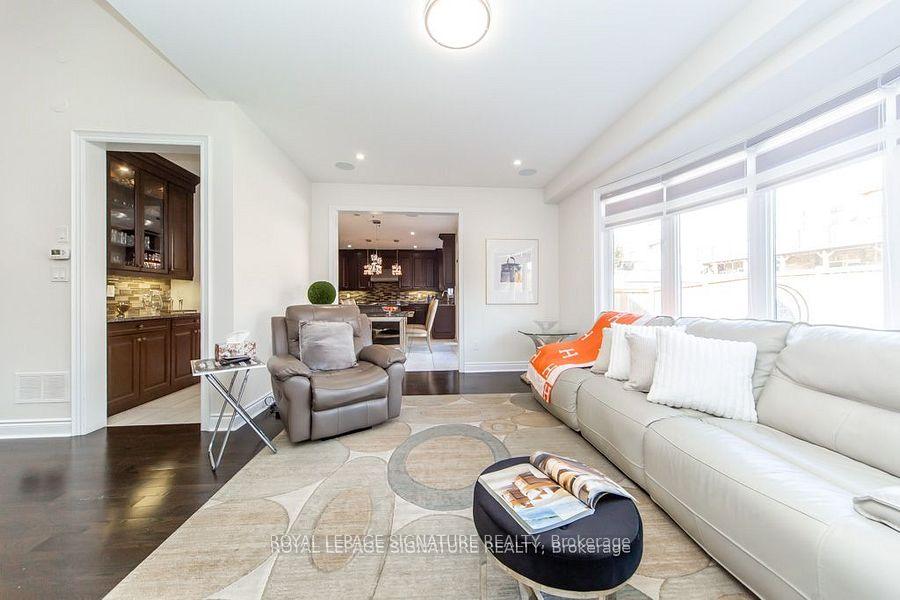 Photo 7 of 37 Royal West Drive, Brampton, Credit Valley — HOMEH