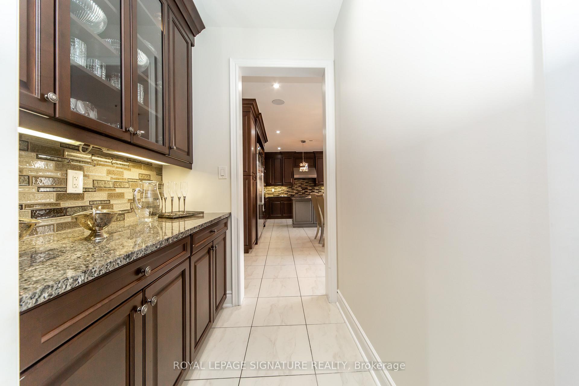 Photo 12 of 37 Royal West Drive, Brampton, Credit Valley — HOMEH