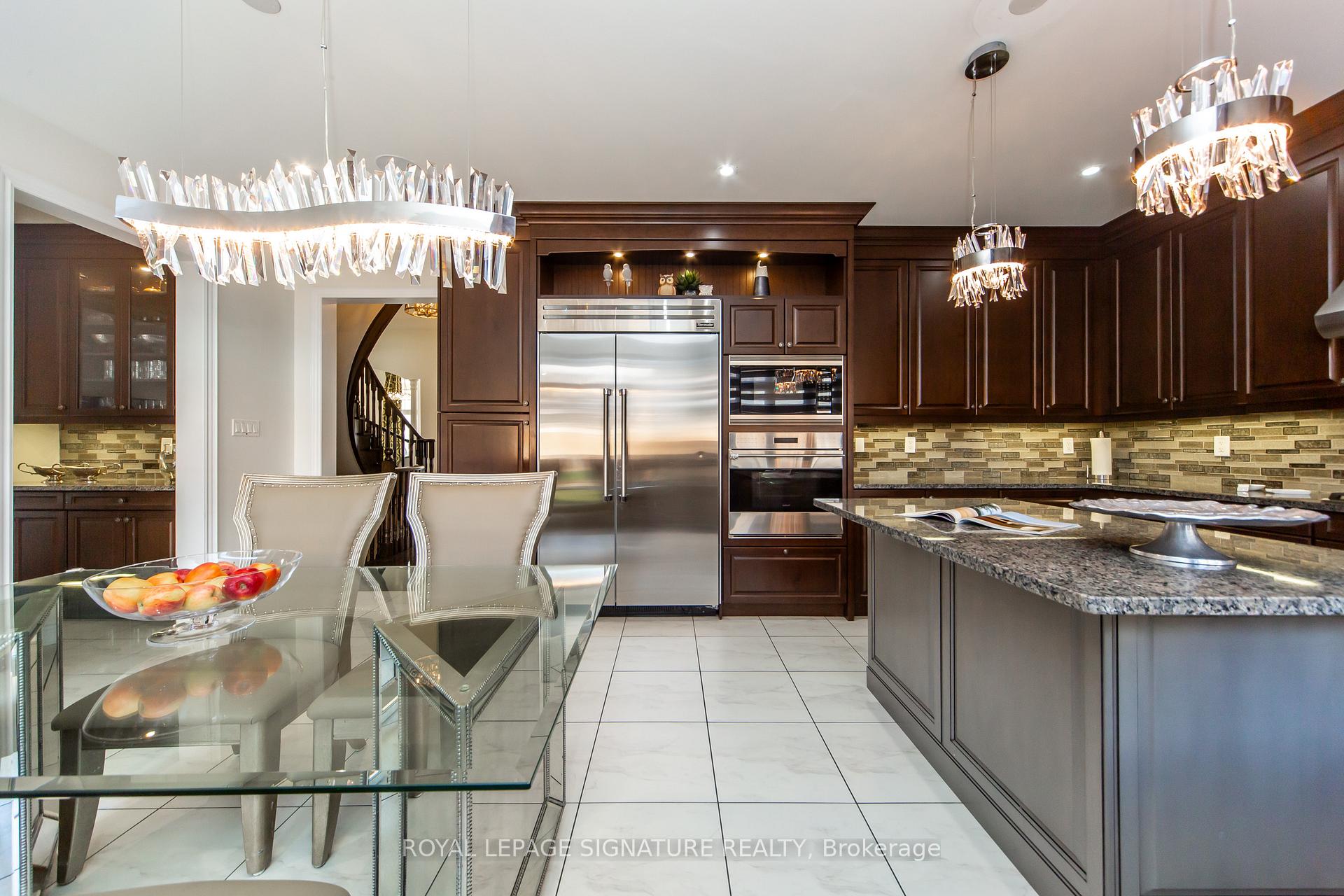 Photo 13 of 37 Royal West Drive, Brampton, Credit Valley — HOMEH