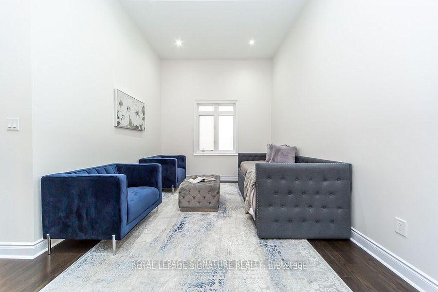 Photo 15 of 37 Royal West Drive, Brampton, Credit Valley — HOMEH