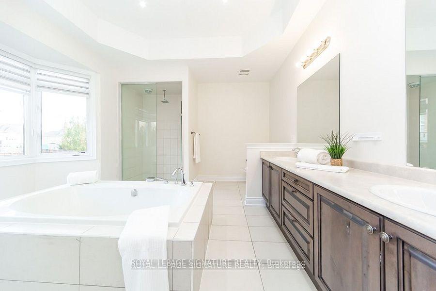 Photo 16 of 37 Royal West Drive, Brampton, Credit Valley — HOMEH