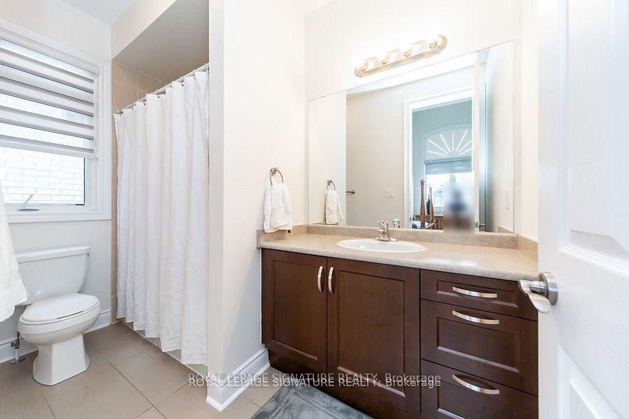 Photo 21 of 37 Royal West Drive, Brampton, Credit Valley — HOMEH