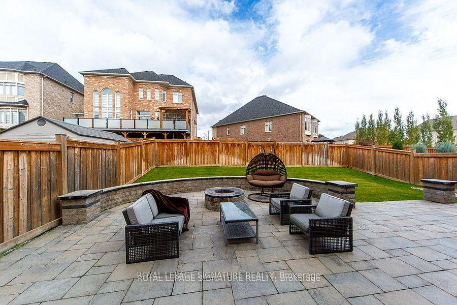 Photo 25 of 37 Royal West Drive, Brampton, Credit Valley — HOMEH
