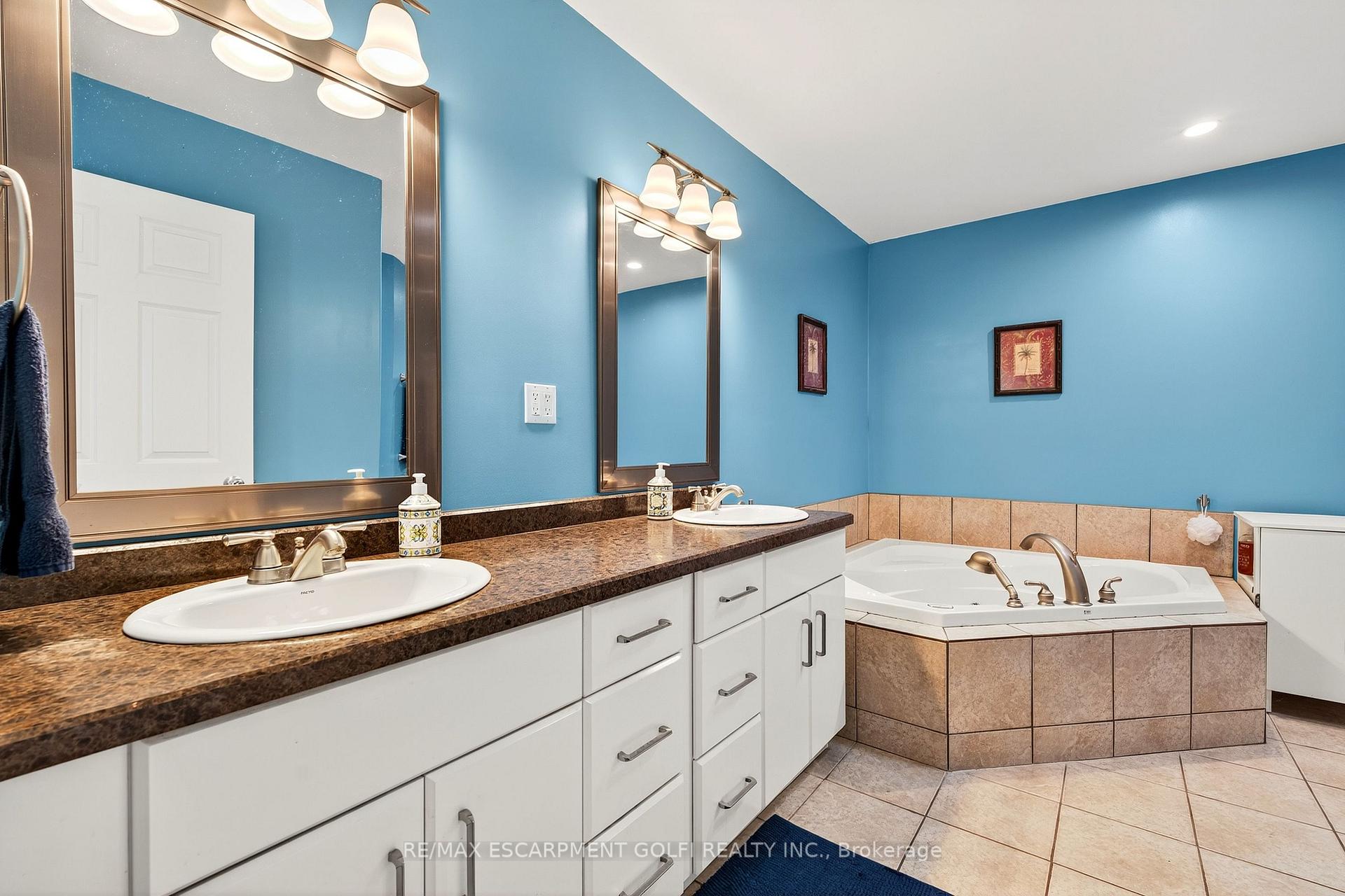 Photo 5 of 4265 Fly Road, Lincoln, Lincoln-Jordan/Vineland — HOMEH