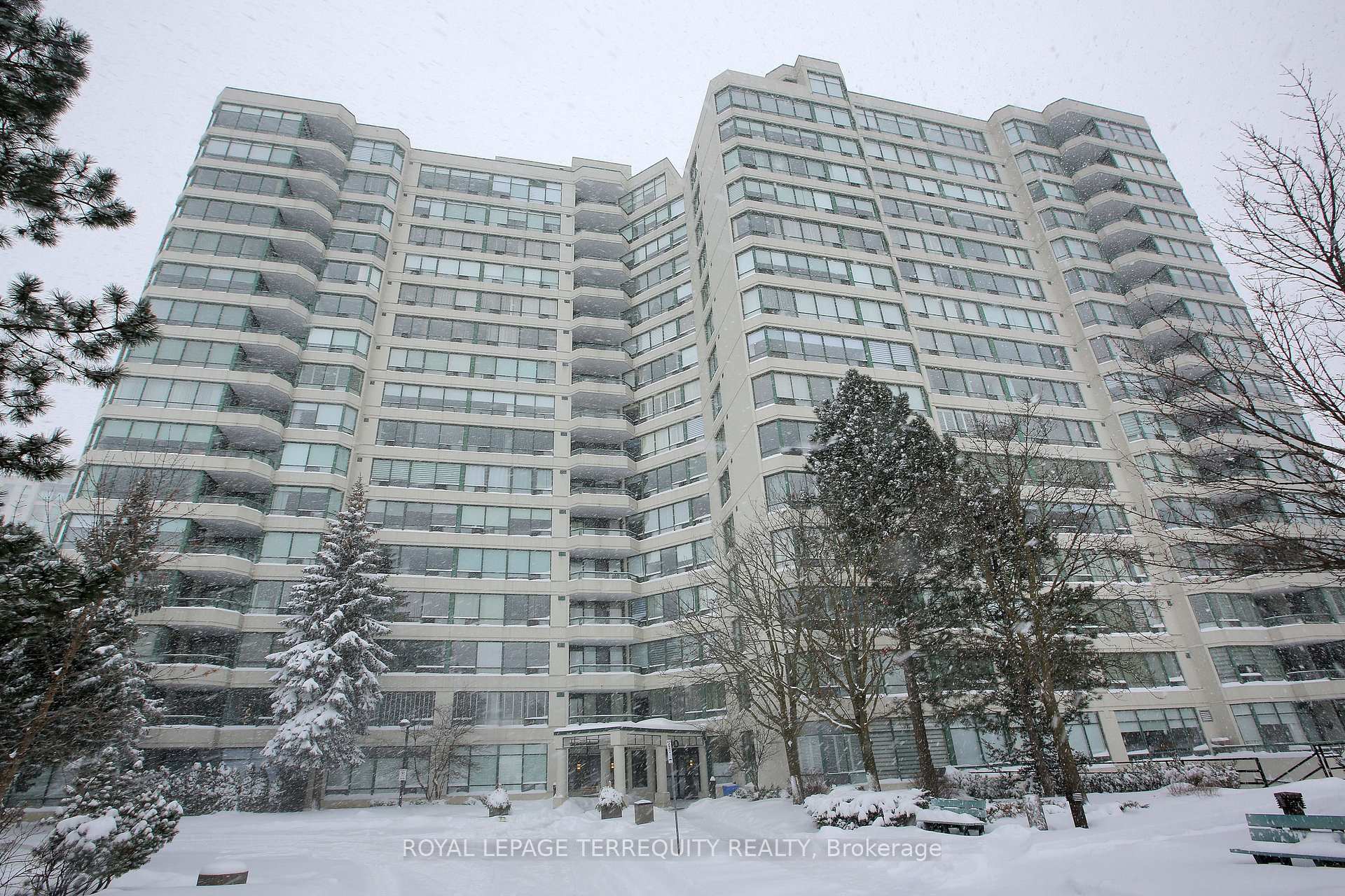 Photo 1 of Unit 310, 110 Promenade Circle, Vaughan, Brownridge — HOMEH