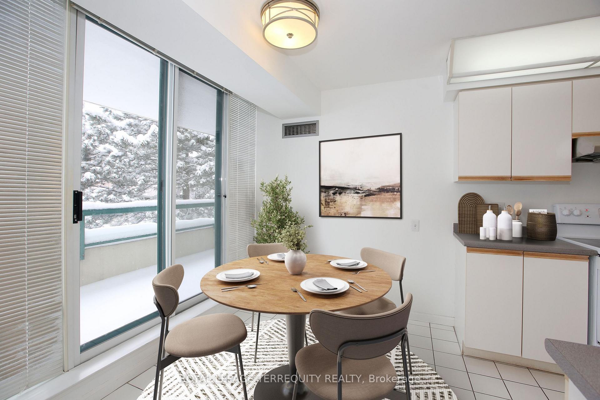 Photo 5 of Unit 310, 110 Promenade Circle, Vaughan, Brownridge — HOMEH