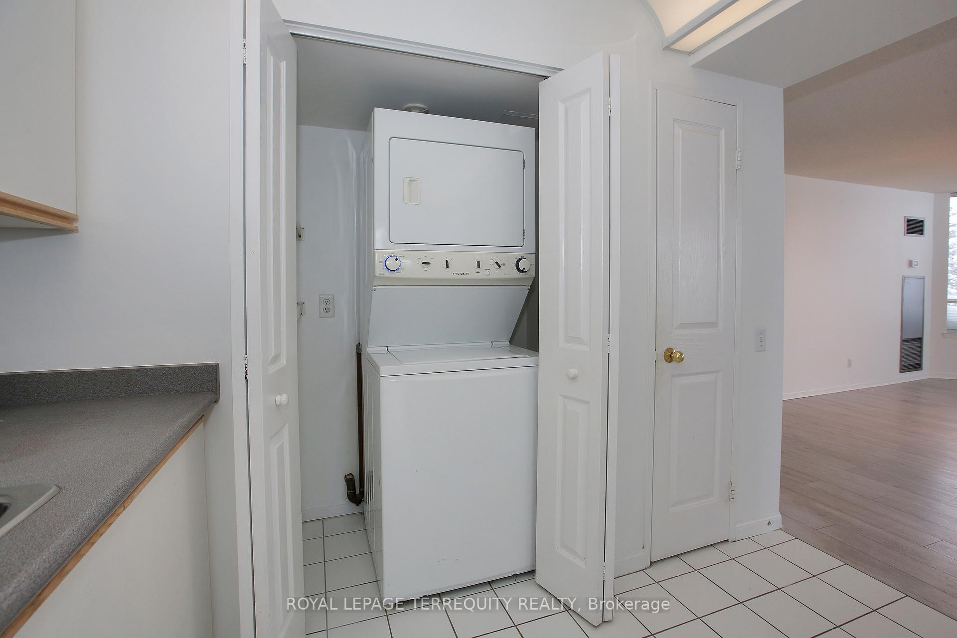 Photo 8 of Unit 310, 110 Promenade Circle, Vaughan, Brownridge — HOMEH