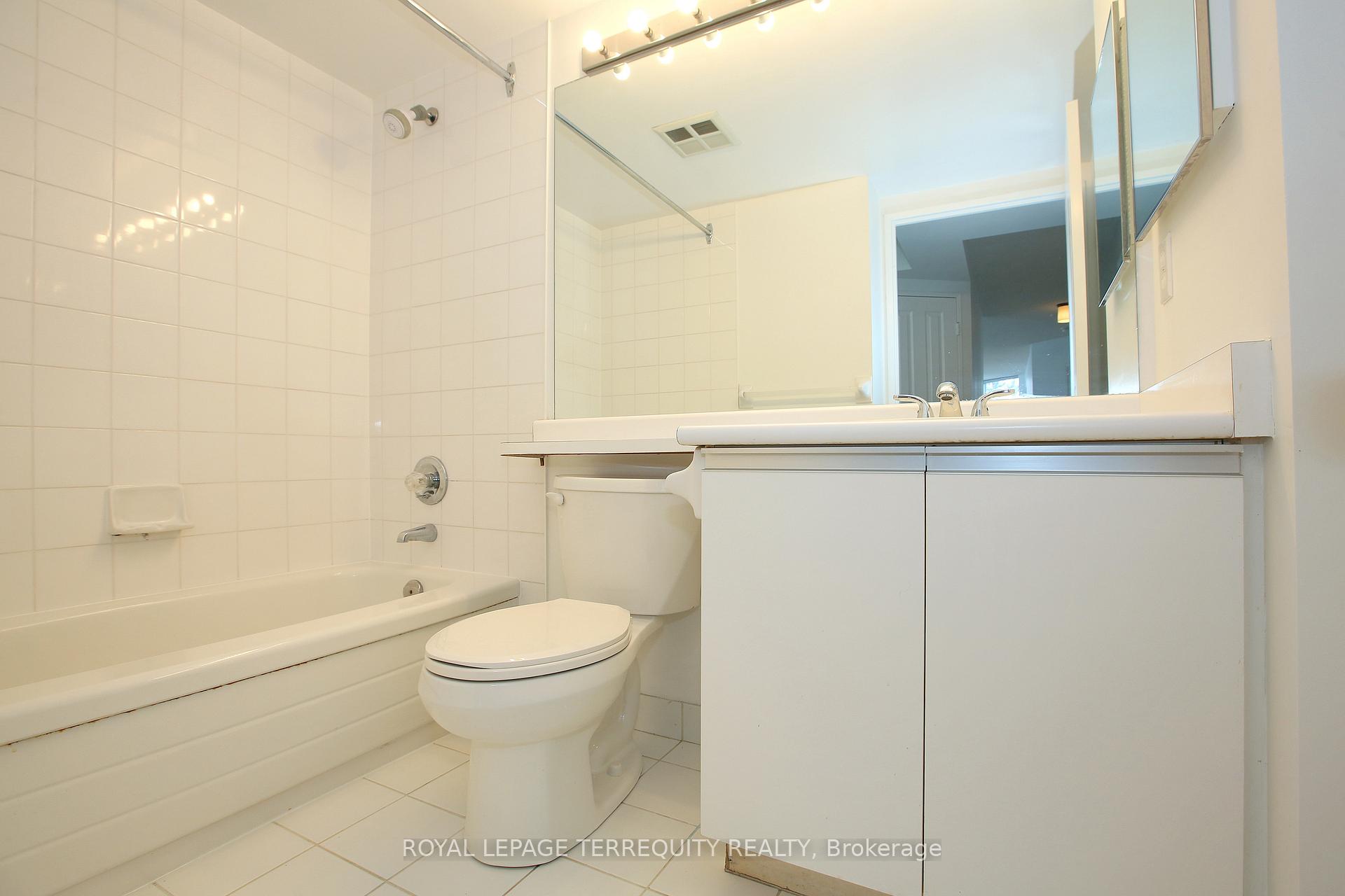 Photo 12 of Unit 310, 110 Promenade Circle, Vaughan, Brownridge — HOMEH