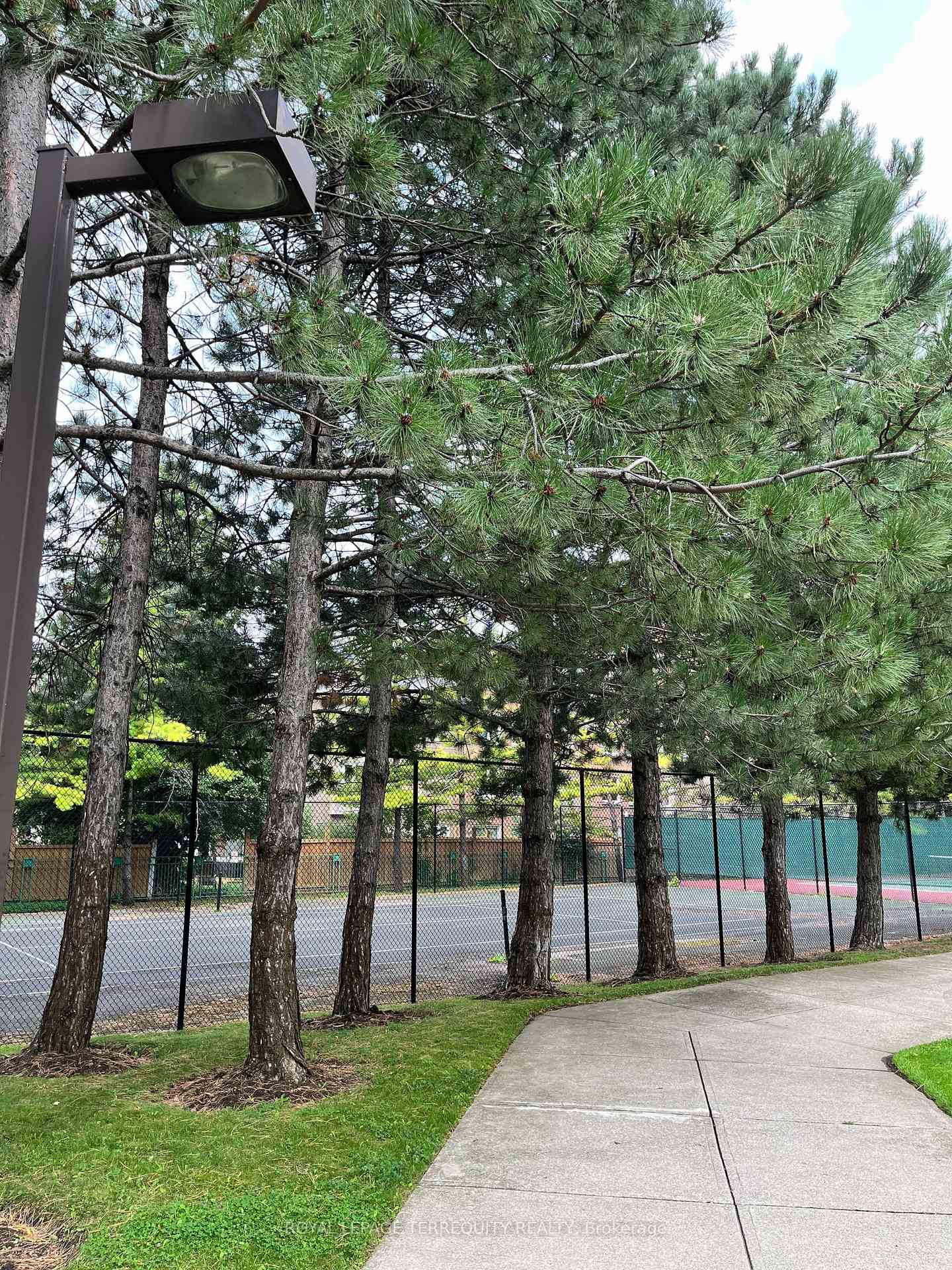 Photo 15 of Unit 310, 110 Promenade Circle, Vaughan, Brownridge — HOMEH