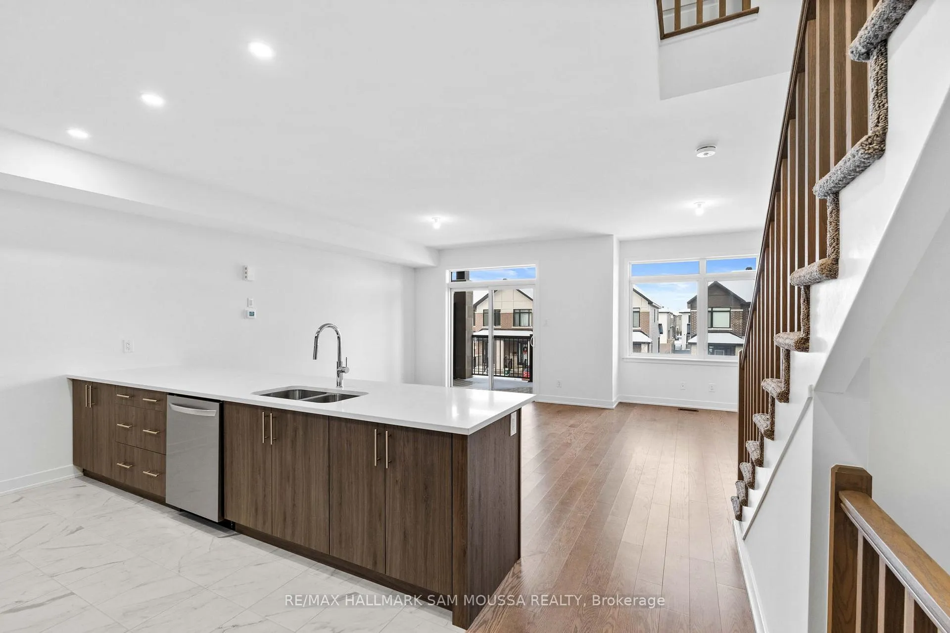 Photo 7 of 145 Lemon Leaf Lane, Ottawa, Leitrim — HOMEH