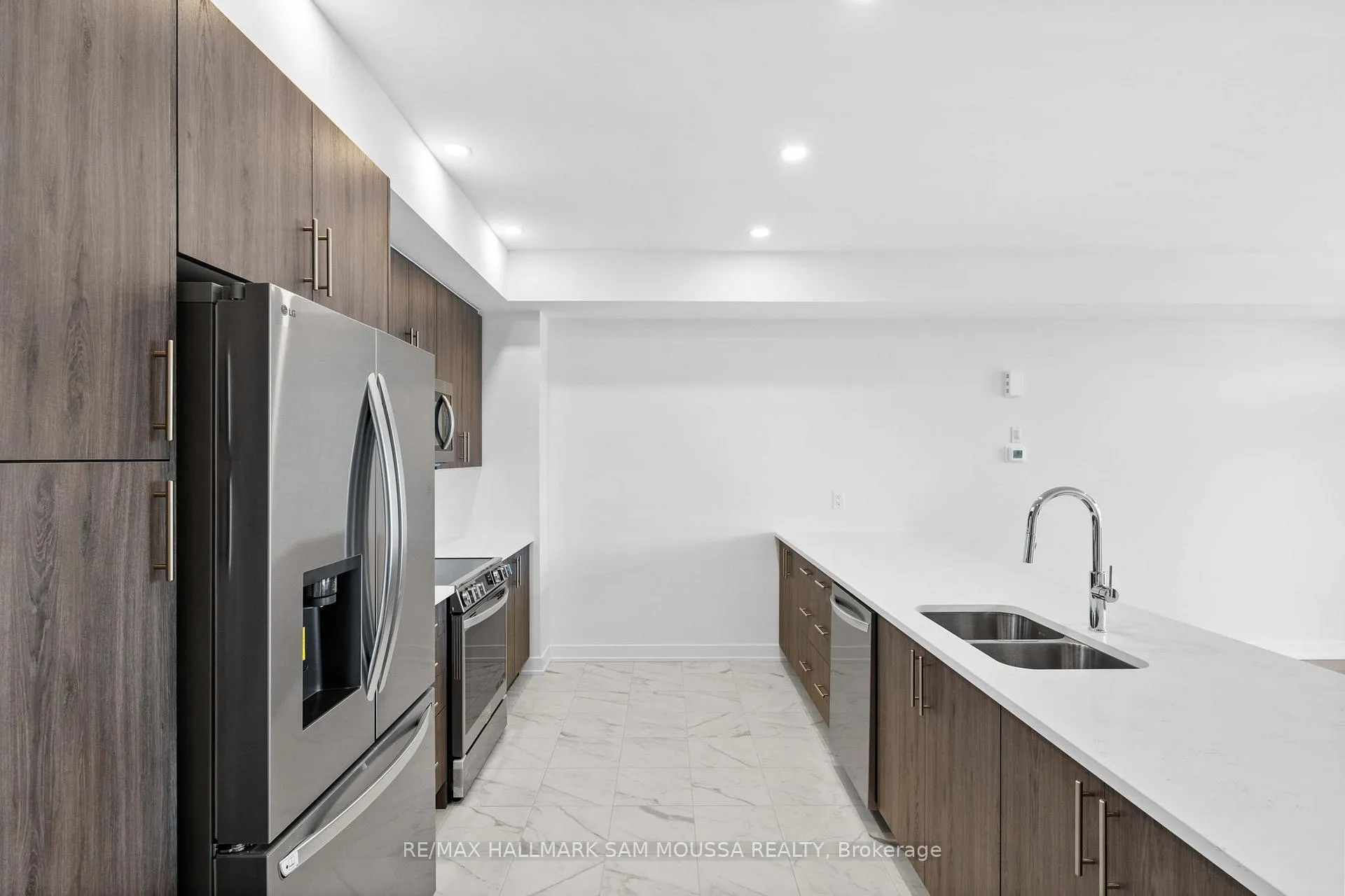 Photo 8 of 145 Lemon Leaf Lane, Ottawa, Leitrim — HOMEH