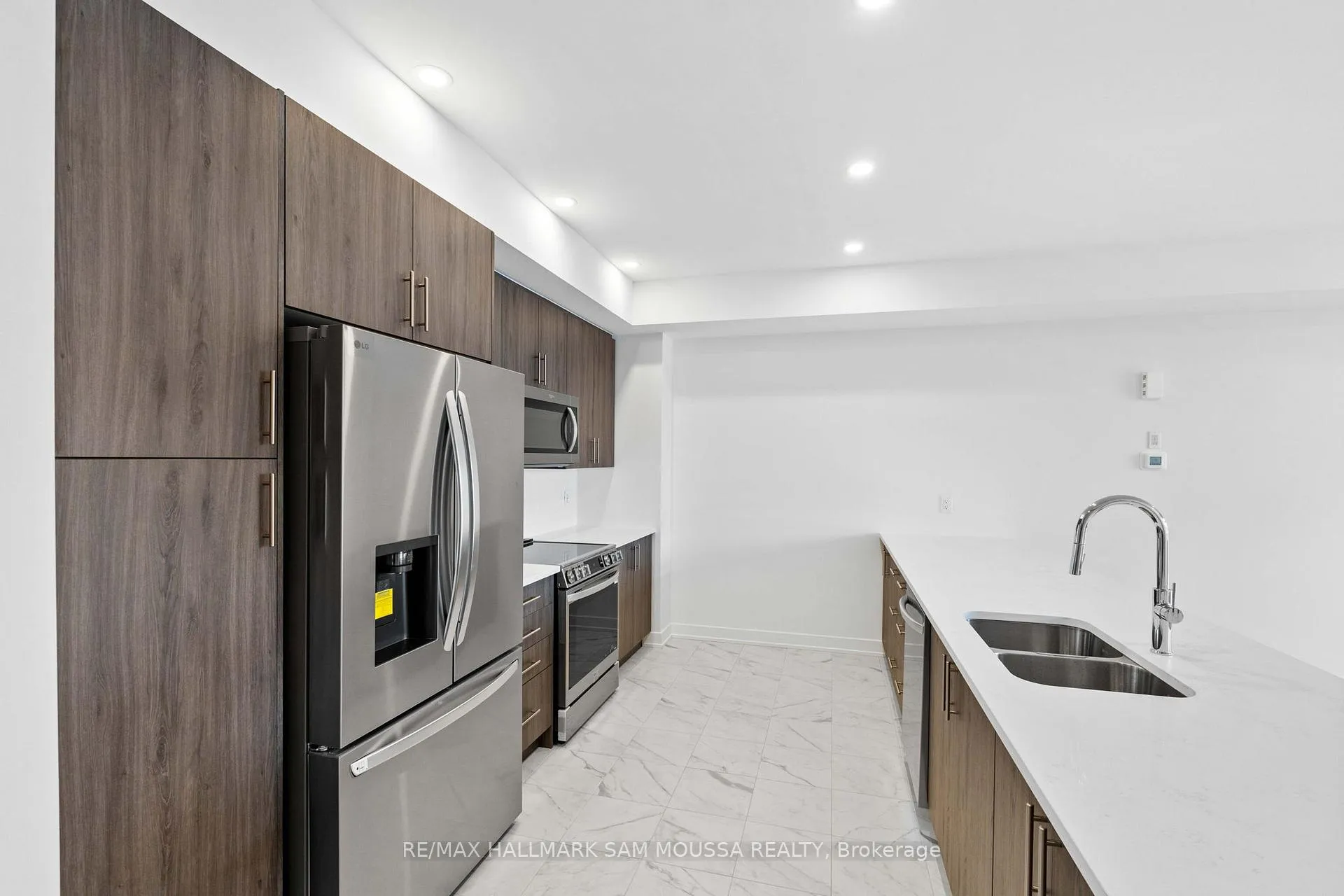 Photo 9 of 145 Lemon Leaf Lane, Ottawa, Leitrim — HOMEH