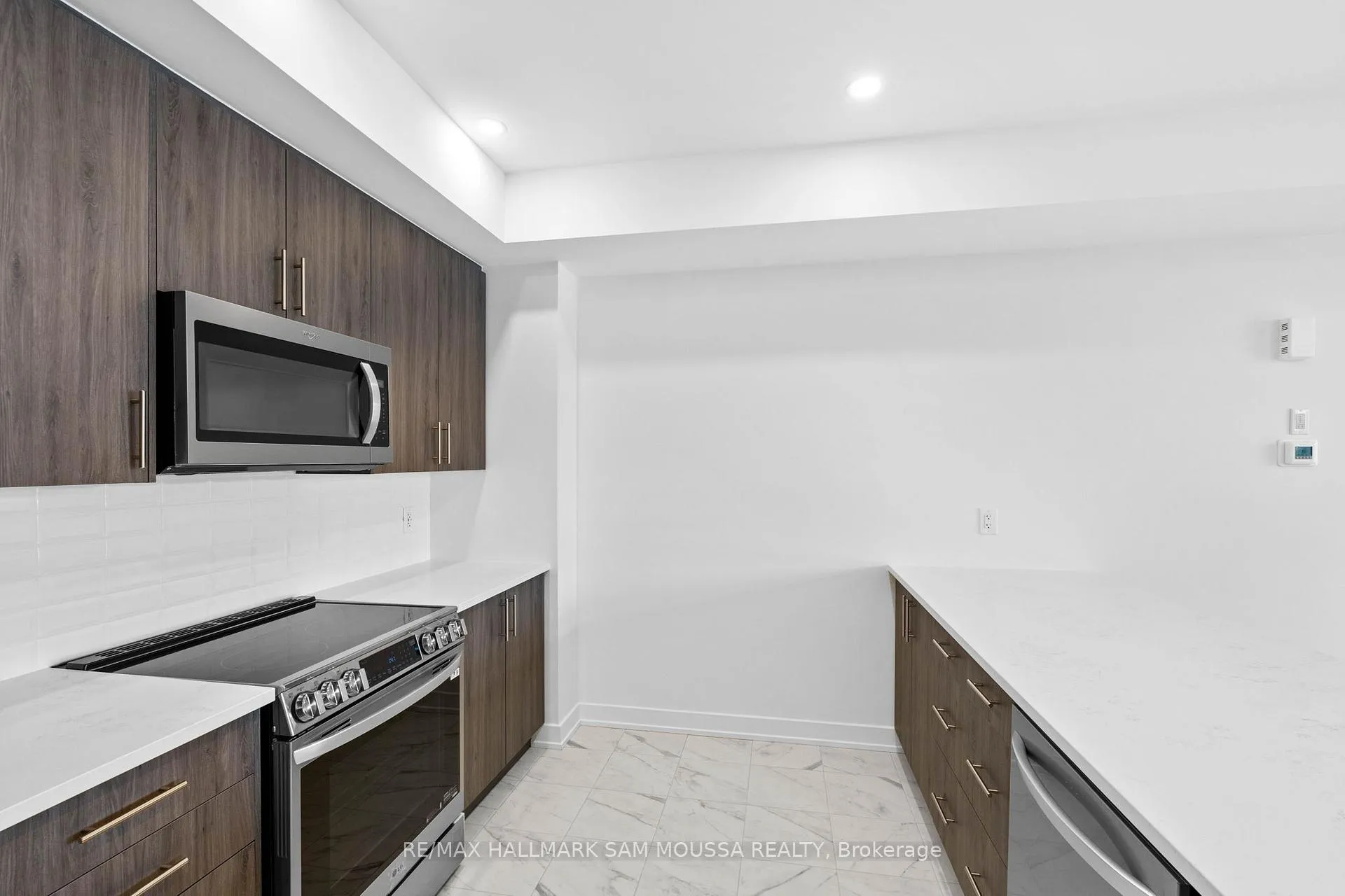 Photo 10 of 145 Lemon Leaf Lane, Ottawa, Leitrim — HOMEH