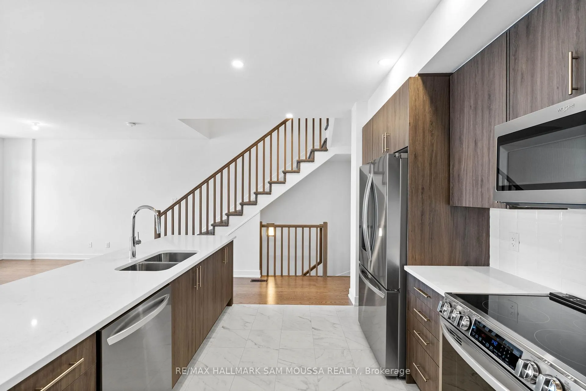 Photo 11 of 145 Lemon Leaf Lane, Ottawa, Leitrim — HOMEH