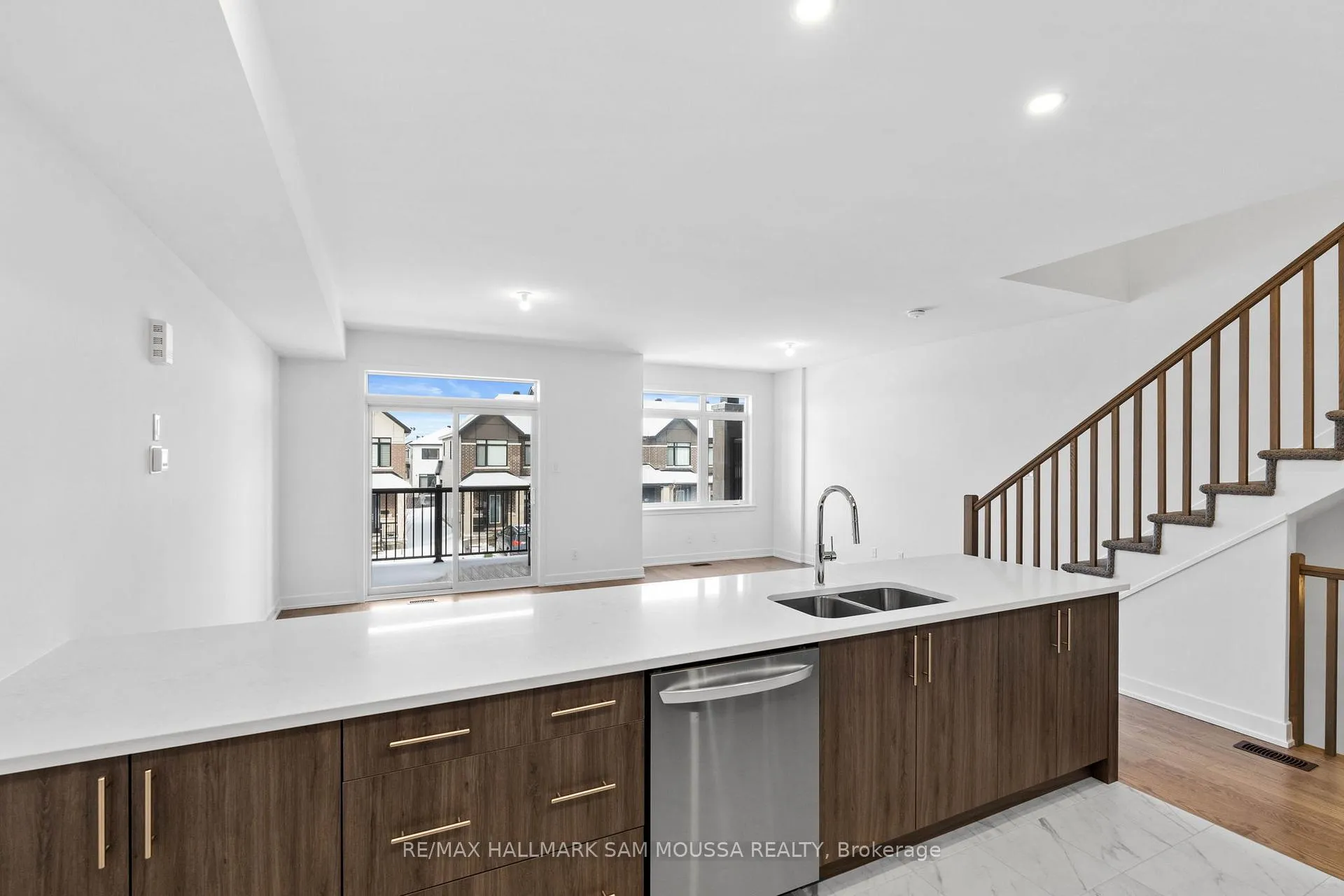 Photo 12 of 145 Lemon Leaf Lane, Ottawa, Leitrim — HOMEH