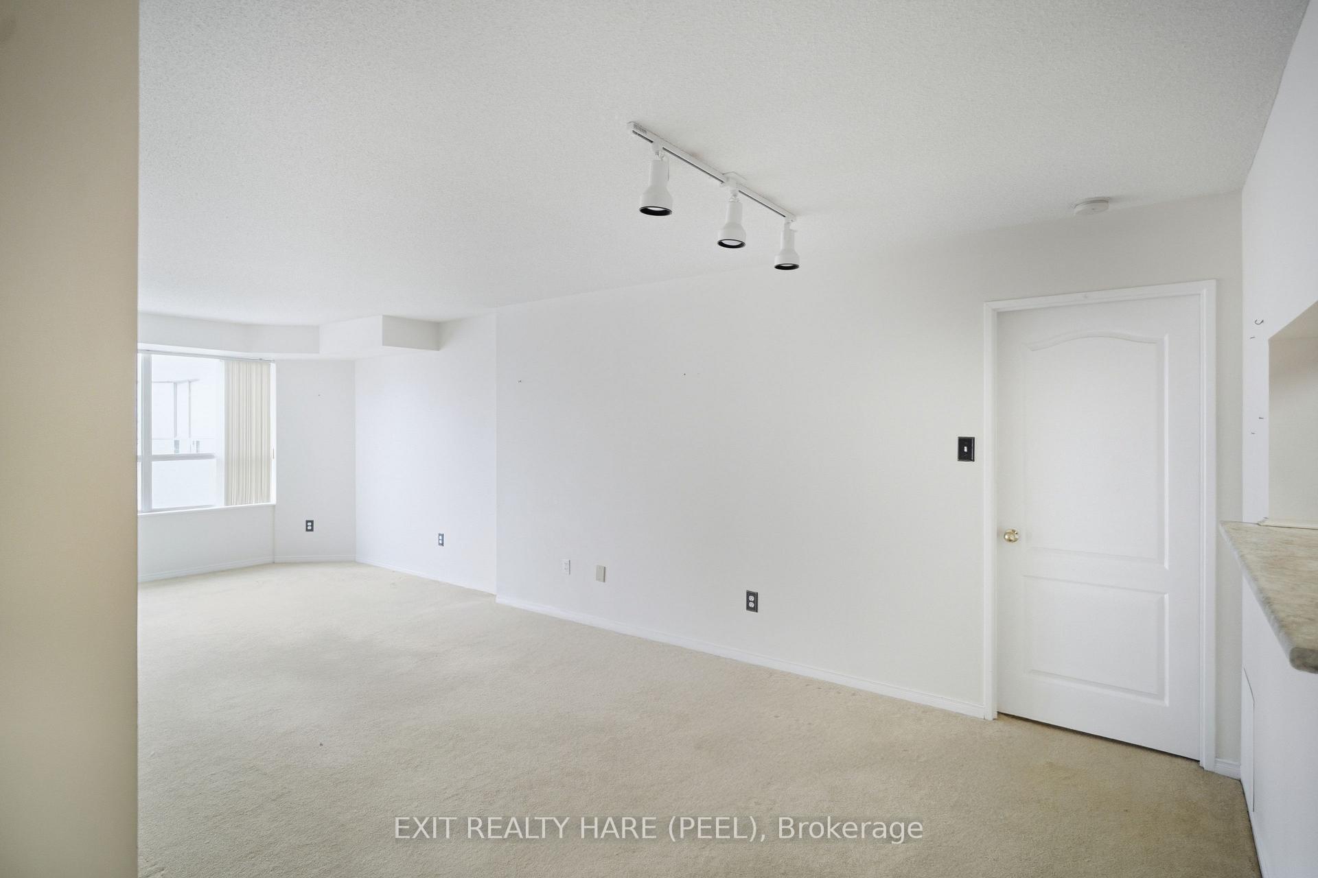 Photo 5 of Unit 618, 11 Townsgate Drive, Vaughan, Crestwood-Springfarm-Yorkhill — HOMEH