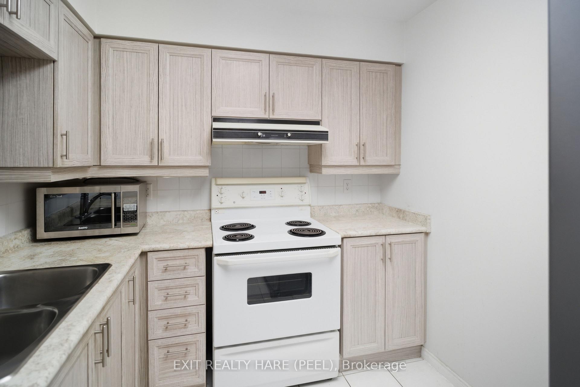 Photo 11 of Unit 618, 11 Townsgate Drive, Vaughan, Crestwood-Springfarm-Yorkhill — HOMEH