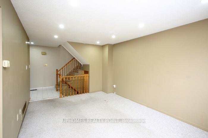 Photo 5 of 35 Northgate Boulevard, Brampton, Westgate — HOMEH