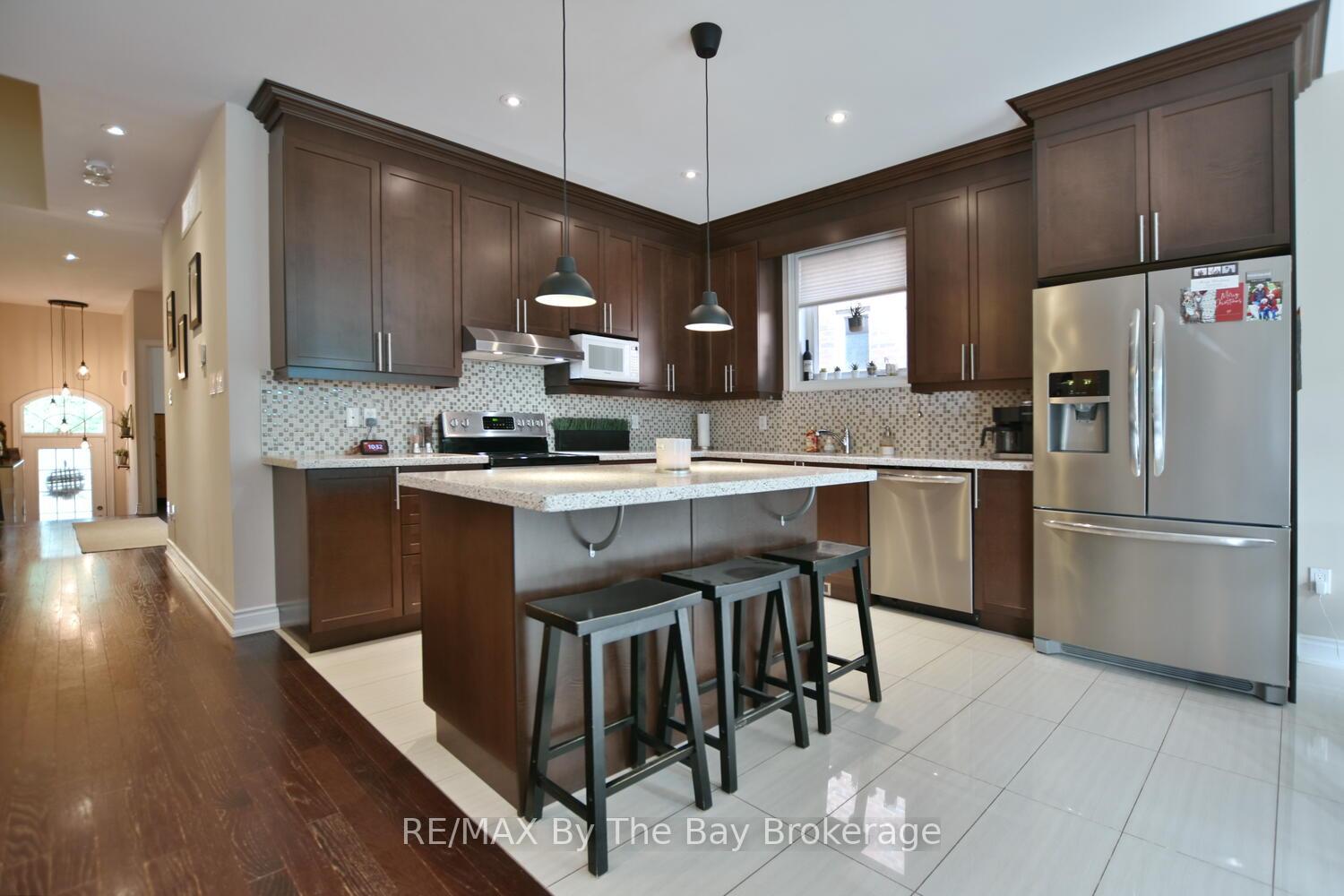 Photo 3 of 71 48th Street S, Wasaga Beach — HOMEH