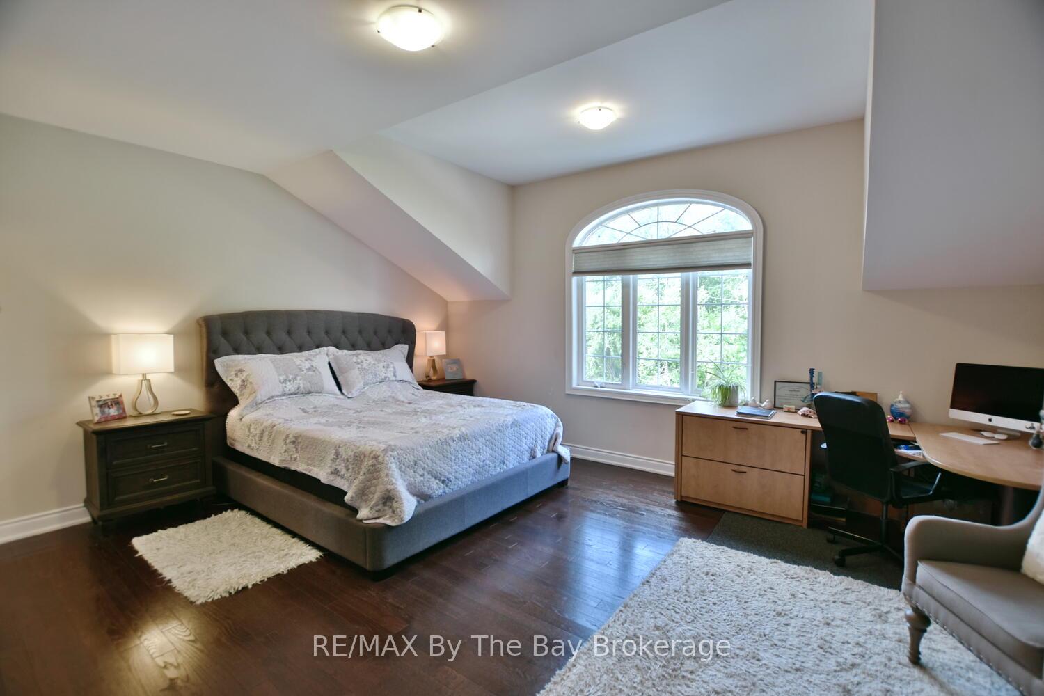 Photo 4 of 71 48th Street S, Wasaga Beach — HOMEH