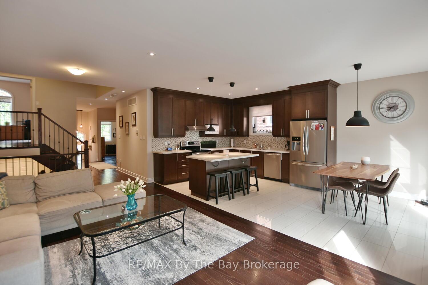 Photo 14 of 71 48th Street S, Wasaga Beach — HOMEH