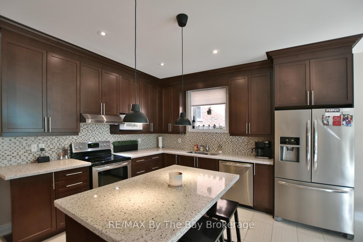 Photo 15 of 71 48th Street S, Wasaga Beach — HOMEH