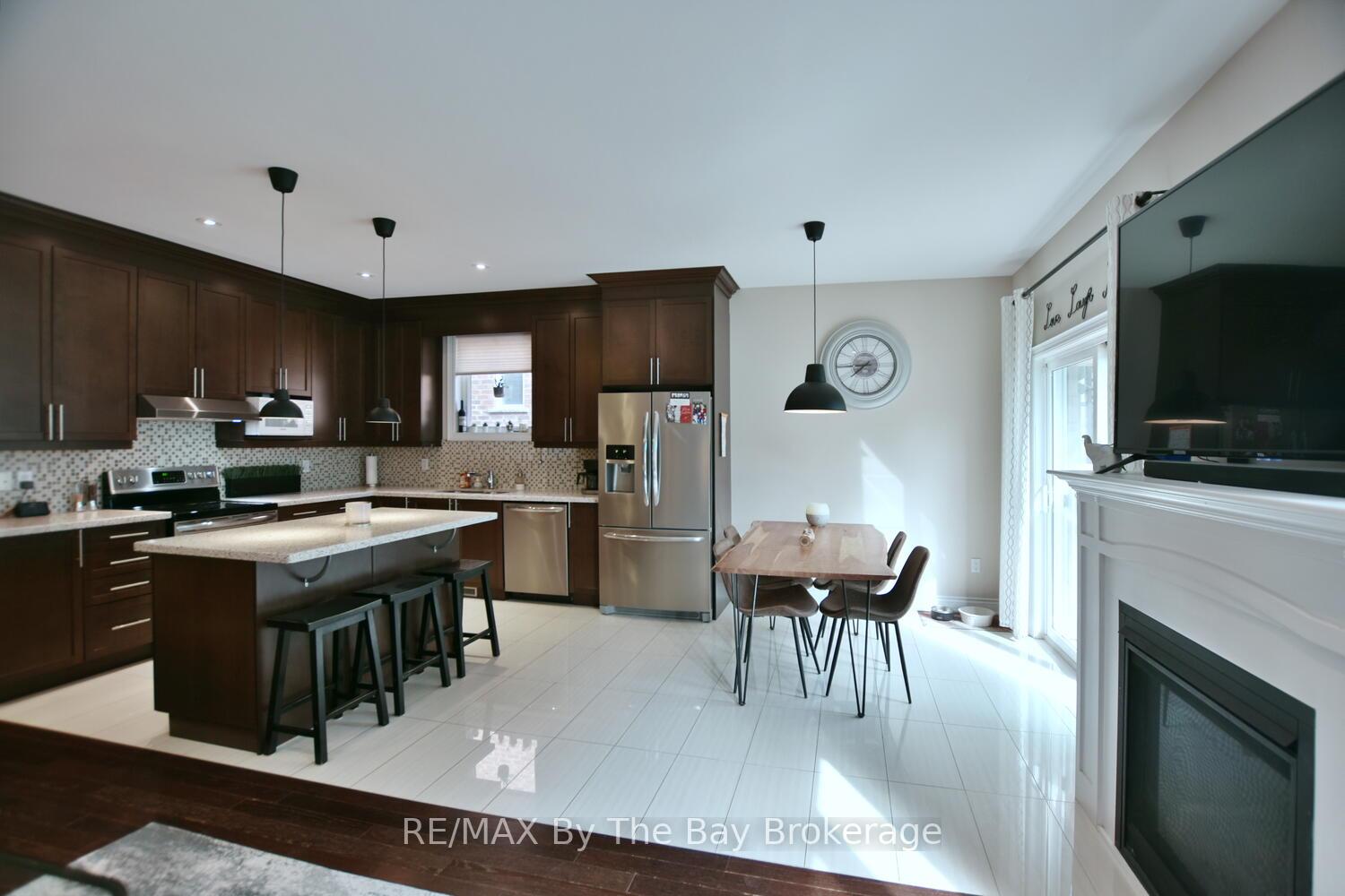 Photo 16 of 71 48th Street S, Wasaga Beach — HOMEH