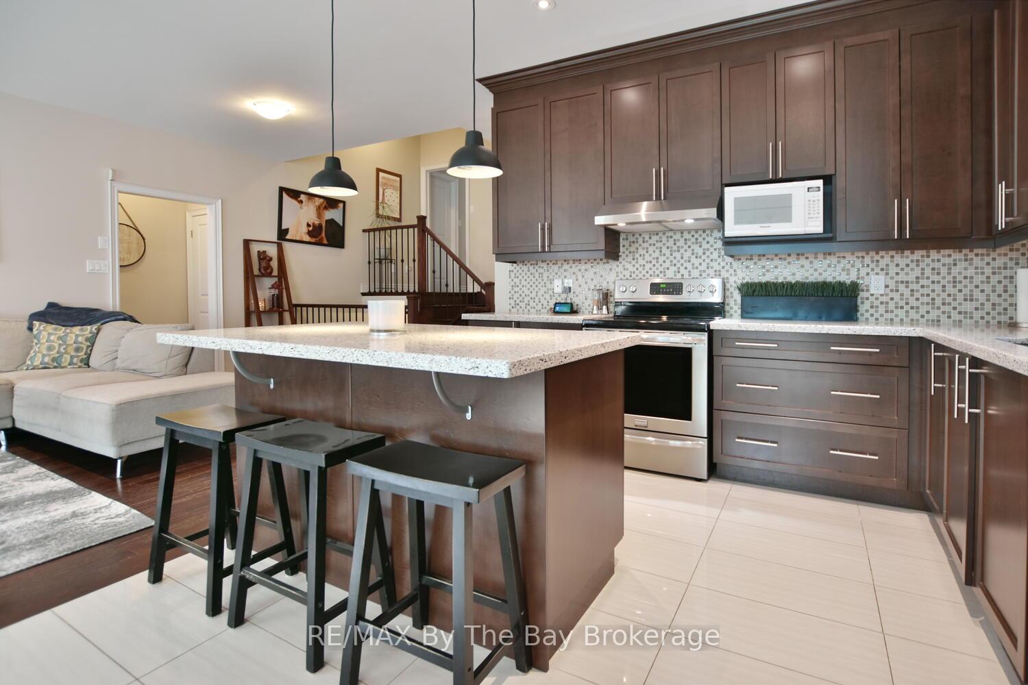 Photo 17 of 71 48th Street S, Wasaga Beach — HOMEH