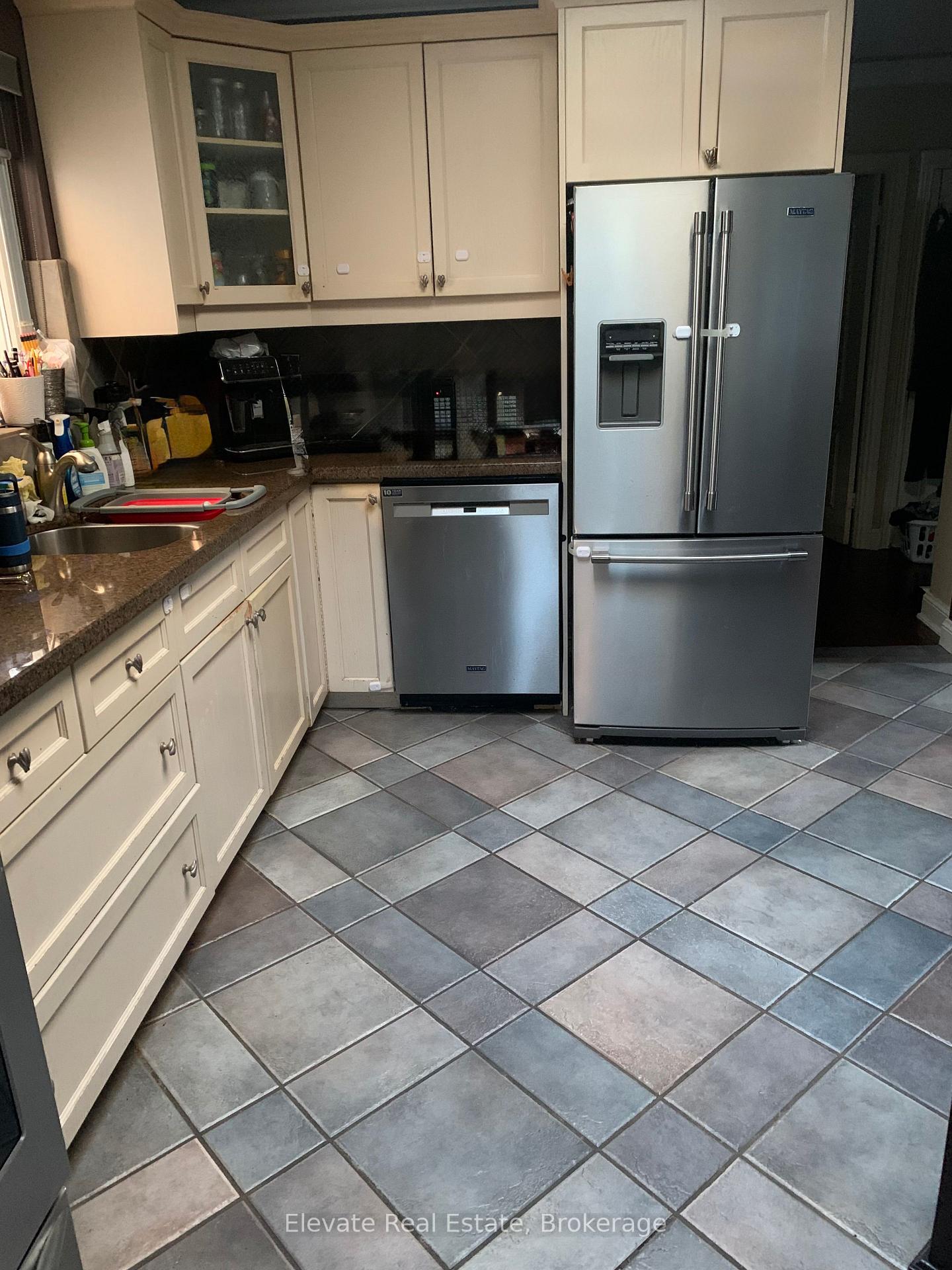 Photo 2 of 25 Burncrest Drive, Toronto, Bedford Park-Nortown — HOMEH